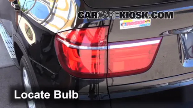 2013 BMW X5 xDrive35i 3.0L 6 Cyl. Turbo Éclairage Feu clignotant arrière (remplacer l'ampoule)